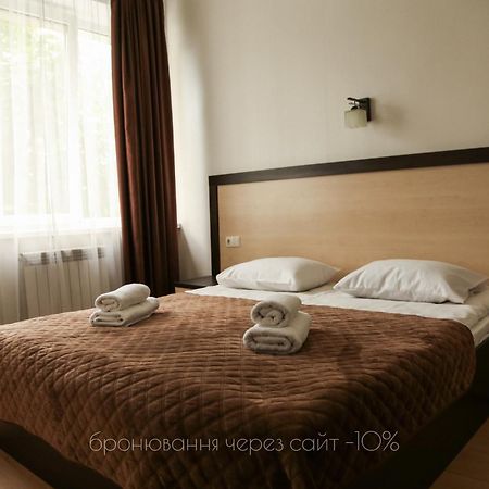 Hotel Koral Чернивци Екстериор снимка
