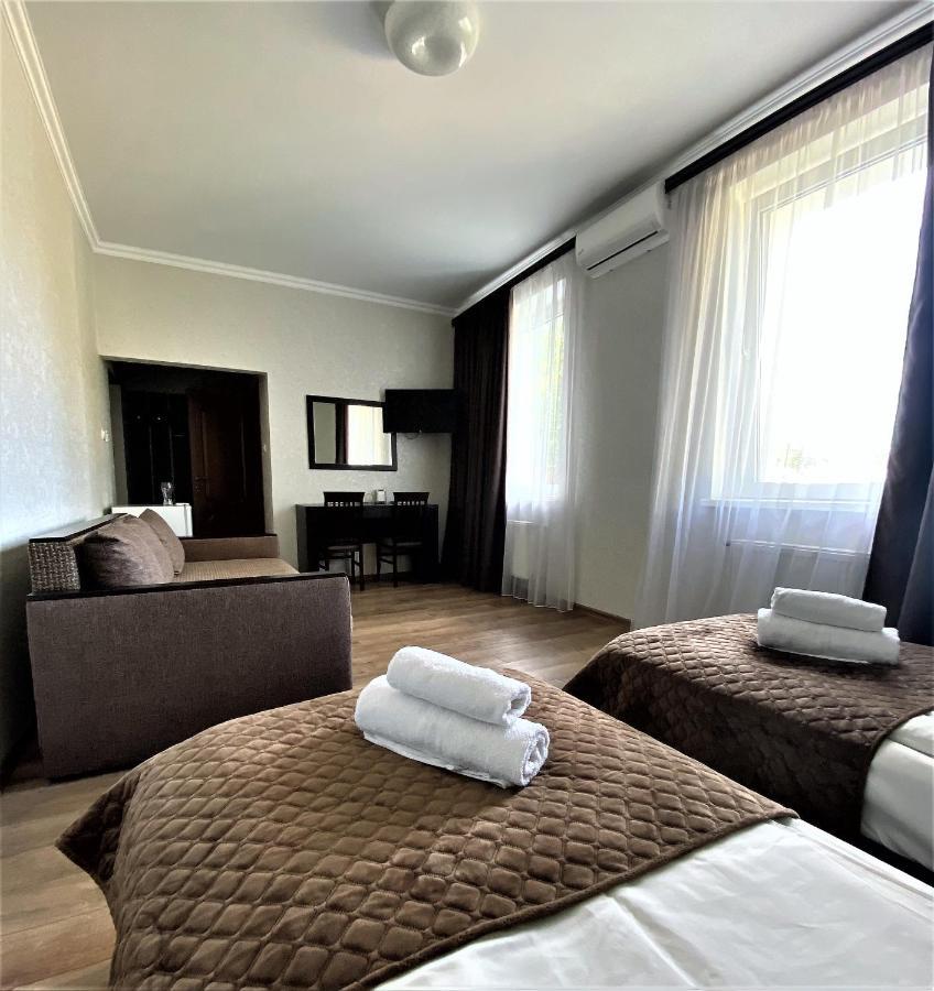 Hotel Koral Чернивци Екстериор снимка