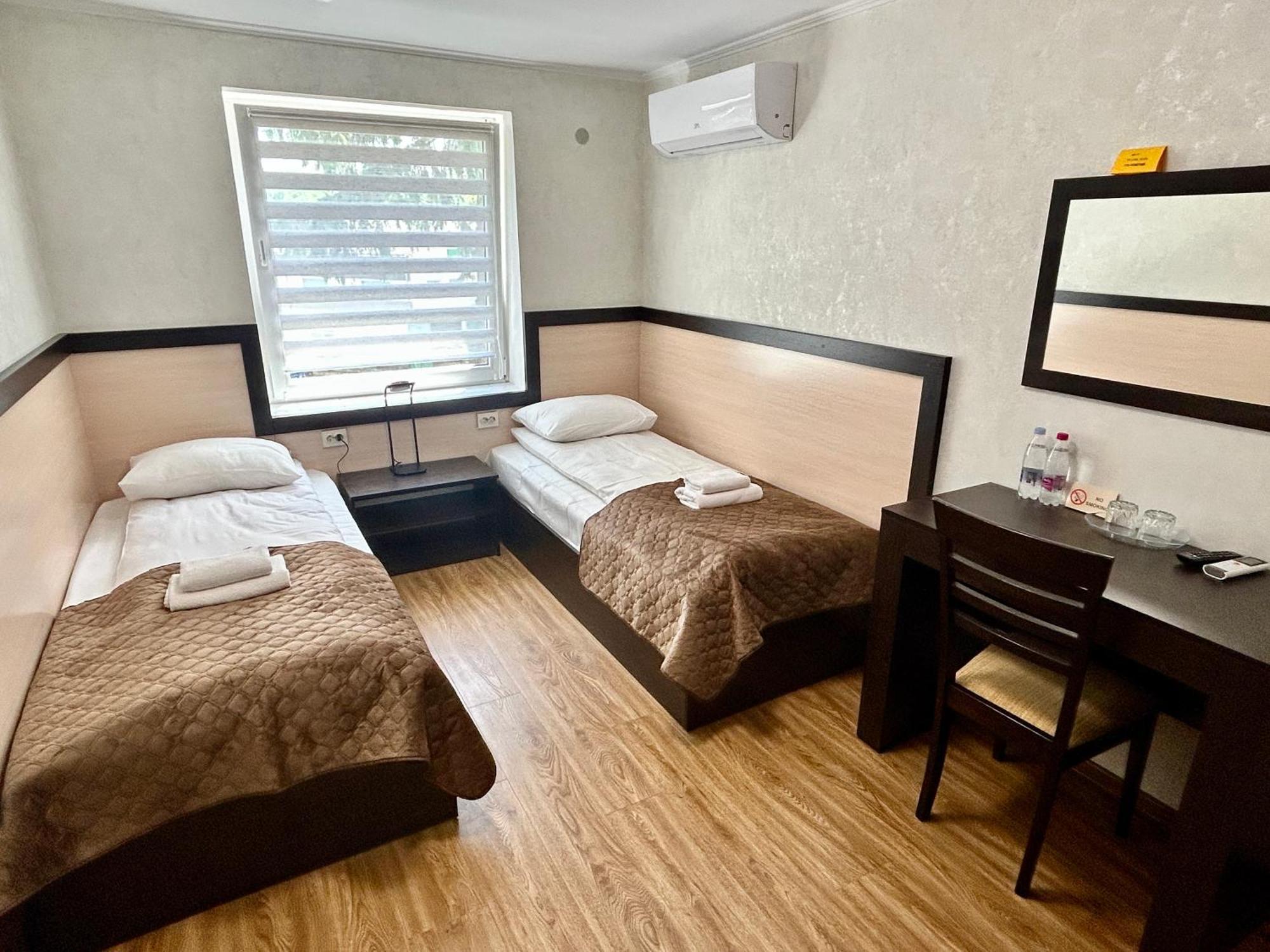 Hotel Koral Чернивци Екстериор снимка