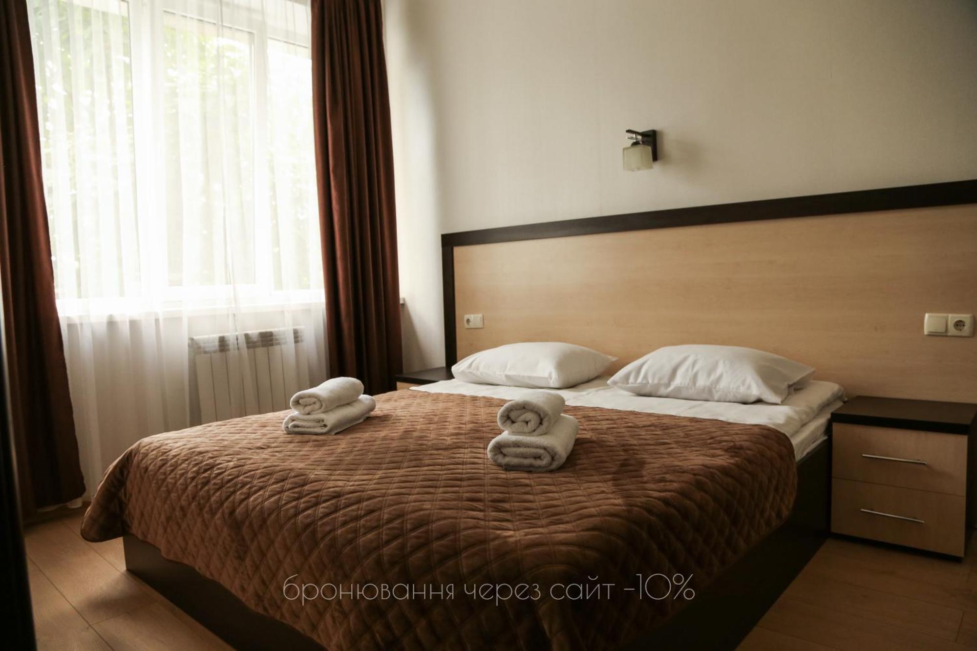 Hotel Koral Чернивци Екстериор снимка